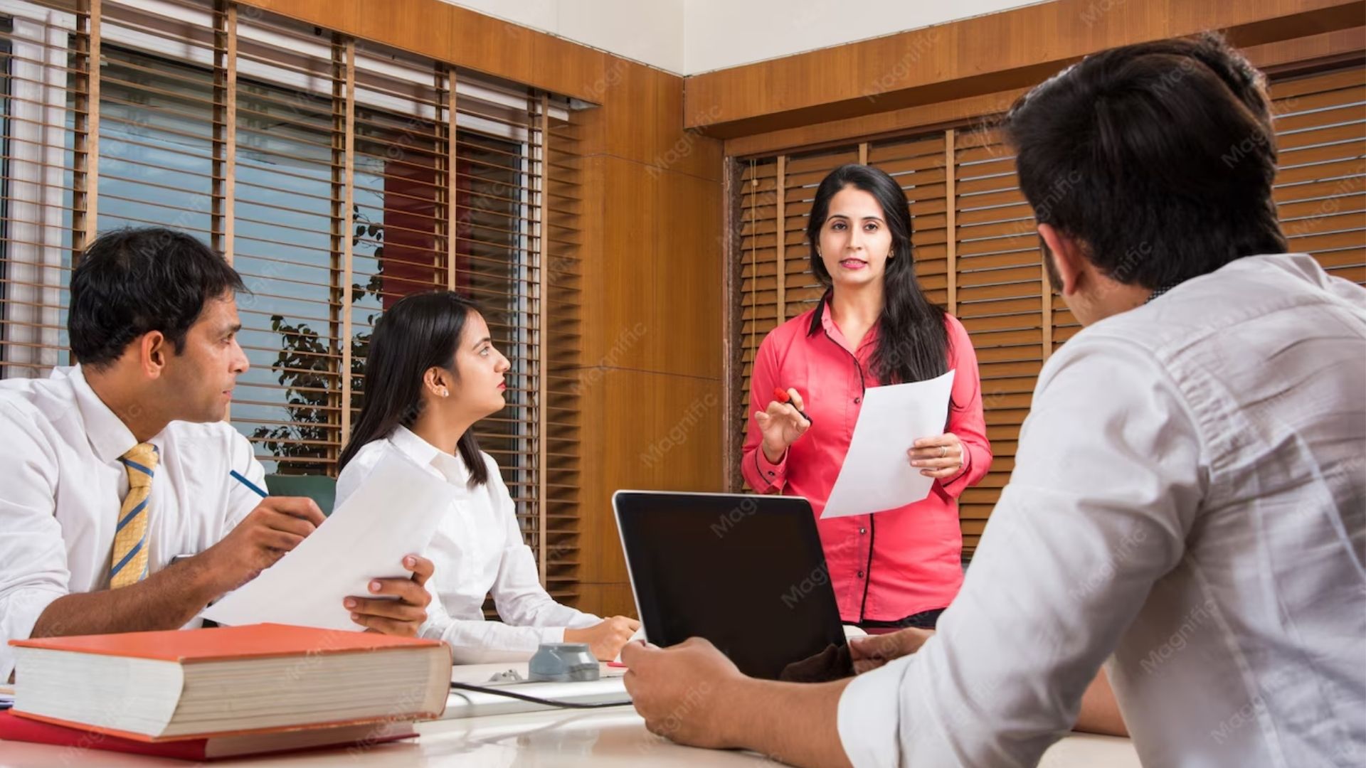 Business consultancy meeting for complete business solutions